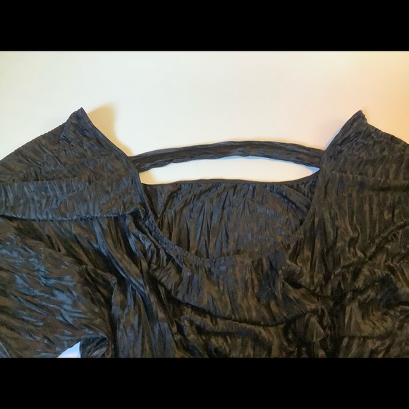 Torrid Crinkle Top Cap Sleeve Banded Low Back 2X - Picture 2 of 8